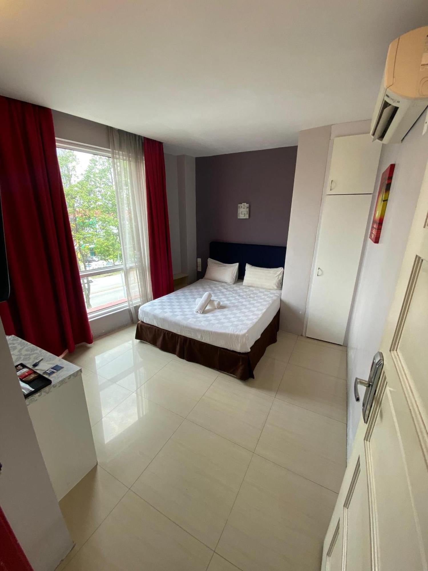 Pillows Plus كوتا دامانسارا المظهر الخارجي الصورة